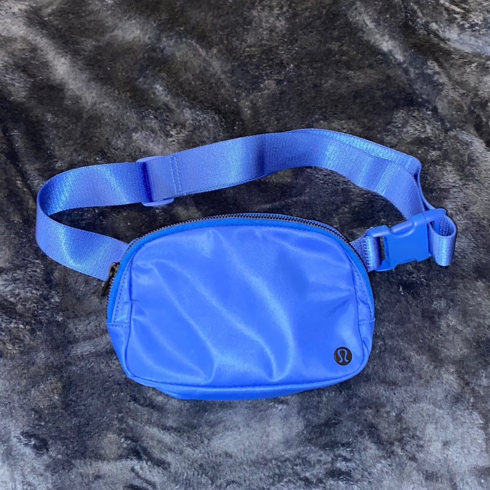 Lululemon Everywhere Belt Bag